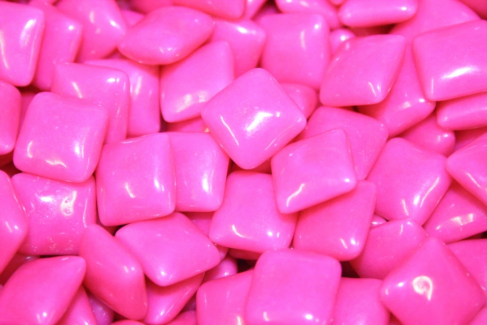 CHICLETS PINK CHEWING  GUM 800 COUNT, 2LBS - Image 1 of 1