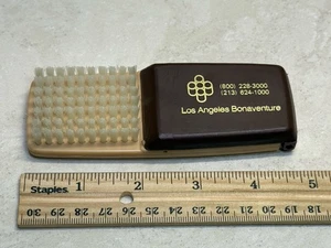 Kit de cepillo y costura vintage de hotel de Los Angeles Bonaventure - Westin - Imagen 1 de 4