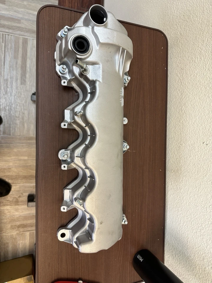 Cubierta de válvula Dorman Products 264-908 - lado derecho para Ford F150 2004-2010 Foto 1 de 3