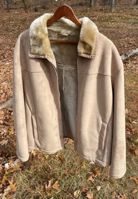 Chaqueta XL de gamuza sintética para hombre, Liz Clairborne, forro de felpa, lavable, color caqui Foto 1 de 4