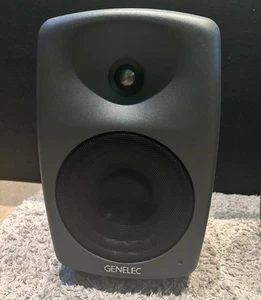 Genelec speakers 8040, excellent condition, pristine sound, reluctant sale - Picture 1 of 7
