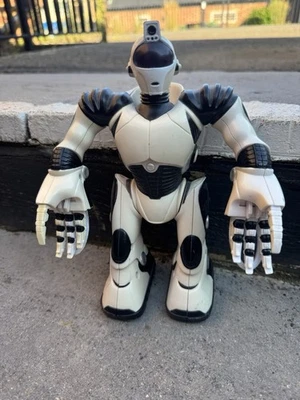 Mini Robosapien V2 Robot - Image 1 of 4