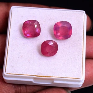 Lote de 3 piedras preciosas de corte cojín rojo rico en rubí natural de Mozambique de 8,75 mm-9,72 mm - Imagen 1 de 5