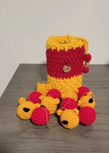 WINNIE THE POOH IM ROTEN TOPF SET HANDGEMACHTE GEHÄKELTE ORNAMENTE - HERGESTELLT IN USA - Bild 1 von 8
