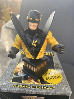 YELLOWJACKET CLASSIC EDITION BOWEN DESIGNS MINI-BUST - Image 1 of 3