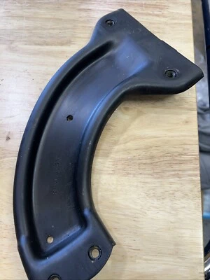 00-06 Chevrolet Tahoe/GMC Yukon Soporte guardabarros lado conductor *15709453 Foto 1 de 3