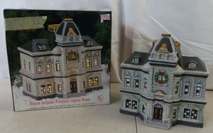 Dickens Andenken Porzellan beleuchtetes Haus Weihnachtsdorf Vintage Rathaus - Bild 1 von 15