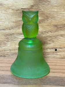 Boyd Crystal Art Slag Glass Owl Bell #47 Pistachio Satin Green Made USA 6-17-88 - Picture 1 of 4