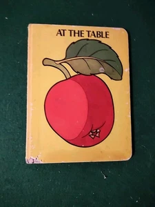 At The Table Vintage Board Book 1981 Price Stern Sloan Eindhoven Druk - Picture 1 of 5
