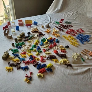 196 Vintage Plastic Toys Cowboys Indians Animals Dinosours Soldiers & more - Picture 1 of 9