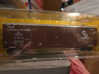 Kadee 6013 Chesapeake & Ohio Road #21062 50' PS-1 Boxcar W/ Scale Coupler - Image 1 of 2