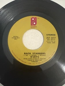 The O'Jays "Back Stabbers" / "Sunshine" 45 Record on PIR Label...70s Soul in EX - Foto 1 di 2