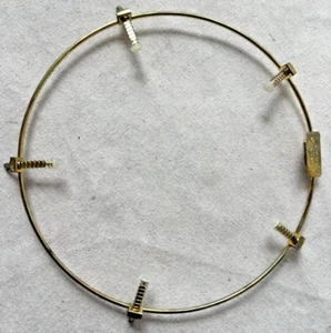 New Van Hygan & Smythe Plate Hanger 8" Inch Brass 6 avail. - Bild 1 von 4