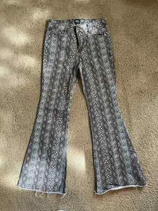 BDG Urban Outfitters Low Rise Flare Jeans Reptile, Women’s Size 27 - Picture 1 of 5