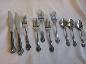 International Lyon Stainless 10 Queens Fancy Knives Din Fork Teaspoons Sal Forks - Picture 1 of 11