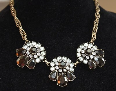 NUEVO Collar Banana Republic Flor Cristal Verde y Negro Tono Dorado Foto 1 de 4