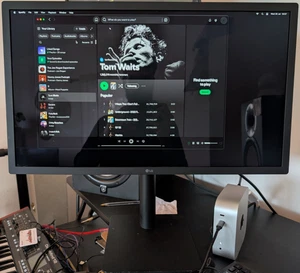 LG 24MD4KL 24" Inch 4k Thunderbolt Monitor IPS 60hz w/Stand (READ DESCRIPTION) - Picture 1 of 11