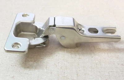 Bisagra Blum Auto Cierre Modelo 84.355-01B Media Superposición (para Placa de Montaje Deslizable) Foto 1 de 3