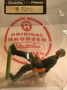 ELASTOLIN SOLDAT AU PAS DE COURSE FUSIL A LA MAIN REF 7210 - Bild 1 von 4