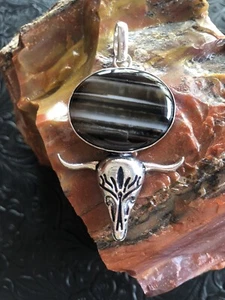 Texas Longhorn 2” Pendant, Natural Black Banded Agate, Artisan Handmade - Picture 1 of 4
