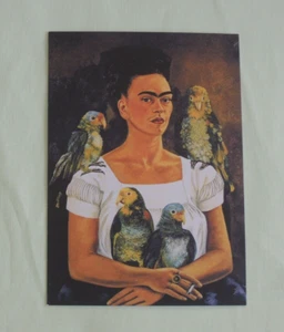1x Postkarten Ich und meine Papageien 1941 Frida Kahlo - Kunst Selbst Porträt - Picture 1 of 2