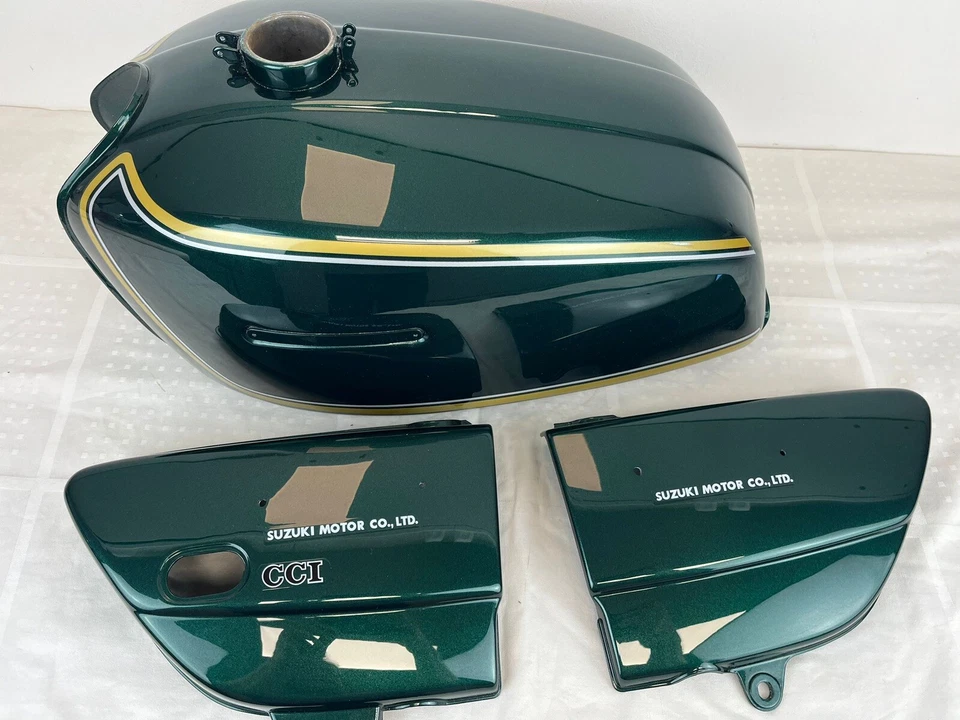 JUEGO CALCOMANÍAS TANQUE SUZUKI GT550 1976 GT550 Foto 1 de 4