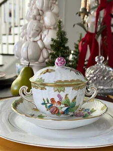 Herend Queen Victoria Bouillon Suppenschüssel mit rosa oder lila Rosendeckel & Untertasse - Bild 1 von 10