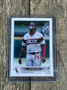 2022 Topps Eloy Jimenez Photo Image Variation #500 Short Print SP Blowing Bubble - Picture 1 of 1