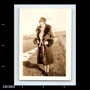 Vintage Photo WOMAN IN FUR COAT AND HAT FLAPPER ERA - Picture 1 of 2
