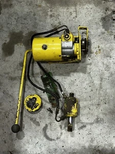 Sistema di sollevamento idraulico parafango tondo John Deere 110 - Foto 1 di 4