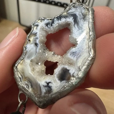 Collar Boho Geoda Druzy Rebanada Cordón de Cuero Colgante Ágata Natural Foto 1 de 4