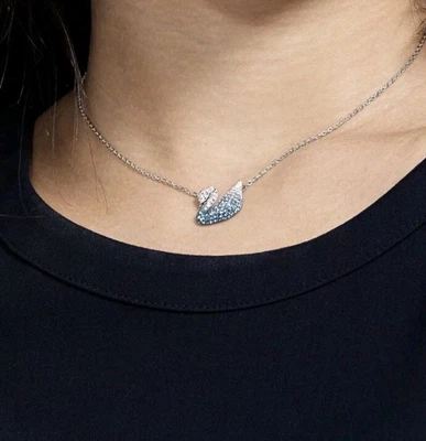 Collar colgante Swarovski icónico cisne con etiquetas PEND BLUE2 5512095 Foto 1 de 4