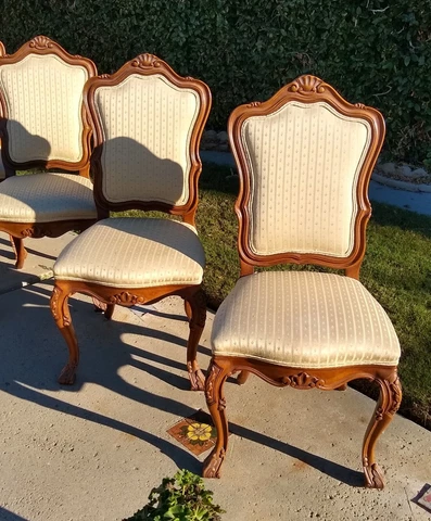 Karges.  8 Chairs.  Timeless Style.  Excellent condition.  Made in USA!  Carved Cover