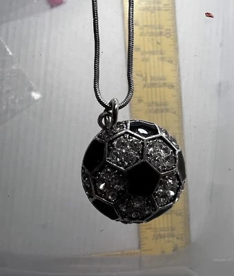 Hermoso Collar Cadena Pelota Deportes. Moda gris  Foto 1 de 4