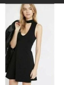 Express schwarz Stehkragen Schlüsselloch Fit Flare Kleid Größe Extra Small. - Bild 1 von 3