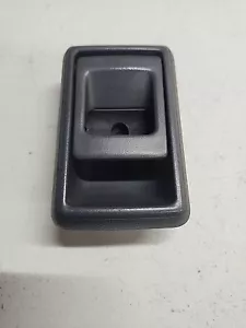 Toyota 69278-04010 98-00 Tacoma LH Door Latch Grey P720b41 - Picture 1 of 3