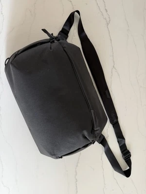 Used Black Peak Design Everyday Sling Bag V2 10-Liter 10L - Image 1 of 4