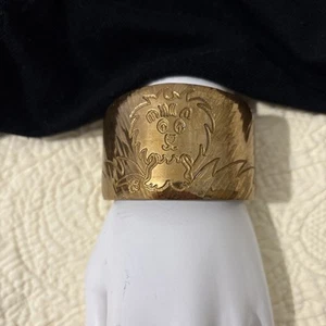 Vtg Hammered Brass Cuff Bracelet Boho Gypsy Handmade Lion Detail Made in Malta - Picture 1 of 8