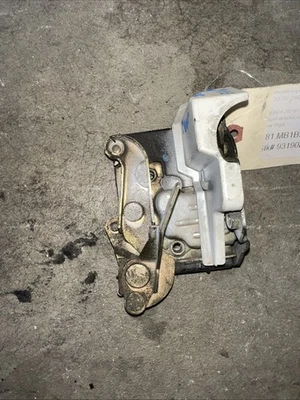 1989-1993 MERCEDES BENZ 190E W201 DRIVER SIDE LH REAR DOOR LOCK ACTUATOR  - Image 1 of 3