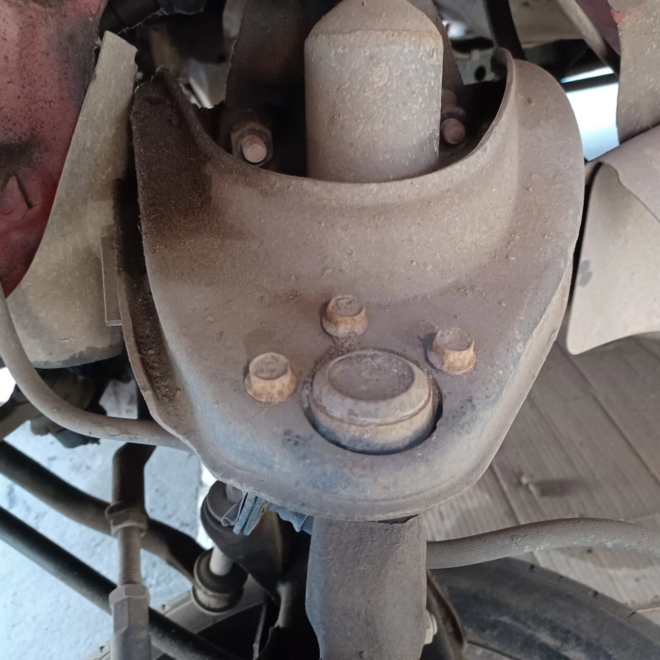 90 MAZDA B2200 BRAZO DE CONTROL SUPERIOR DELANTERO IZQUIERDO LH USADO 2x2 Foto 1 de 4