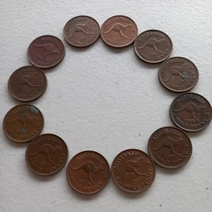 Queen Elizabeth 8 Australian Half Pennies & ×4 king. As Per Photo make an offer - Picture 1 of 7