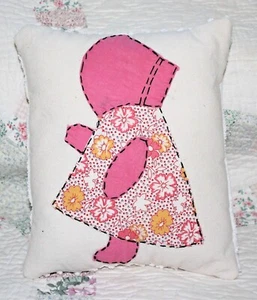 Accent Pillow Made From Vintage Pink Feedsack Sunbonnet Sue Dutch Doll Quilt - Picture 1 of 2