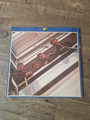 The Beatles - 1967-1970 Vinyl 2 LP Vinyl Gatefold Apple . 1 LP excellent, 1 poor - Image 1 of 4
