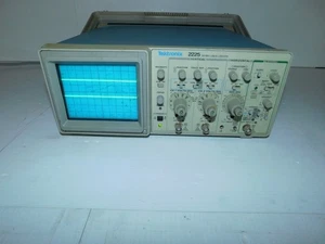 TEKTRONIX 2225 50 MHZ OSCILLOSCOPE (MIQ81) - Picture 1 of 10