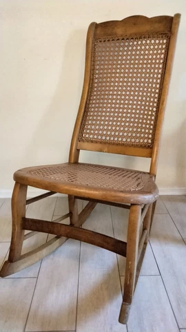 Antique Oak Rattan Rocking Chair in solid condition For Rocker Relaxation Cover