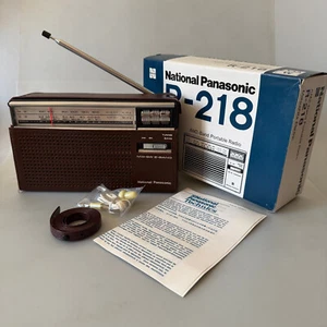 Radio portátil National Panasonic R-218R AM 2 bandas con cubierta correa para auriculares nueva en caja - Imagen 1 de 23
