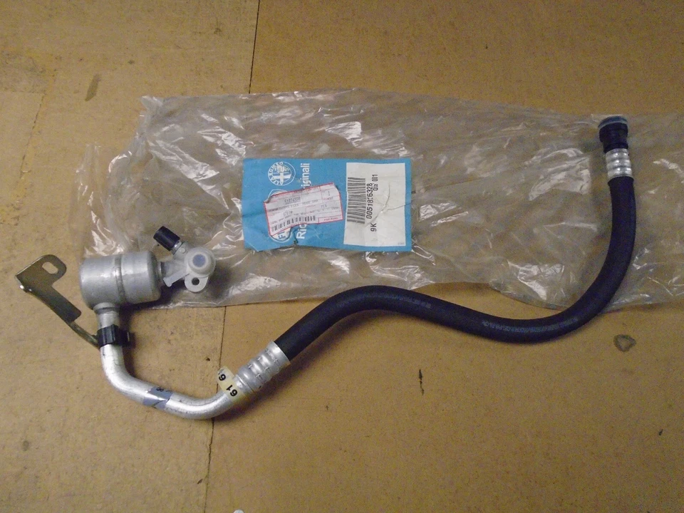 CONJUNTO DE MANGUEIRA DE AR CONDICIONADO FIAT GRANDE PUNTO GENUÍNO 51826328 NOVO FREEPOST! - Imagem 1 de 1