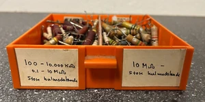 Vintage Assorted Lot of 100Ω-10MΩ Resistors | Rare Carbon & Ceramic Components - Picture 1 of 5