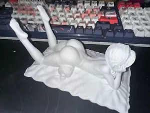 sexy Handyhalter Schreibtisch Mädchen Zehen hoch NSFW - Bild 1 von 4