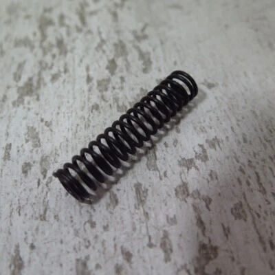 丰田 3 & 4 螺纹叠锁缝纫 Serger 型号 6600 零件:压脚弹簧 — 第 1/4 张图片
